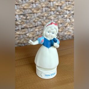 Disney Snow White Snowbabies Dept 56 2010 4020352 3.25” Snow White Figurine